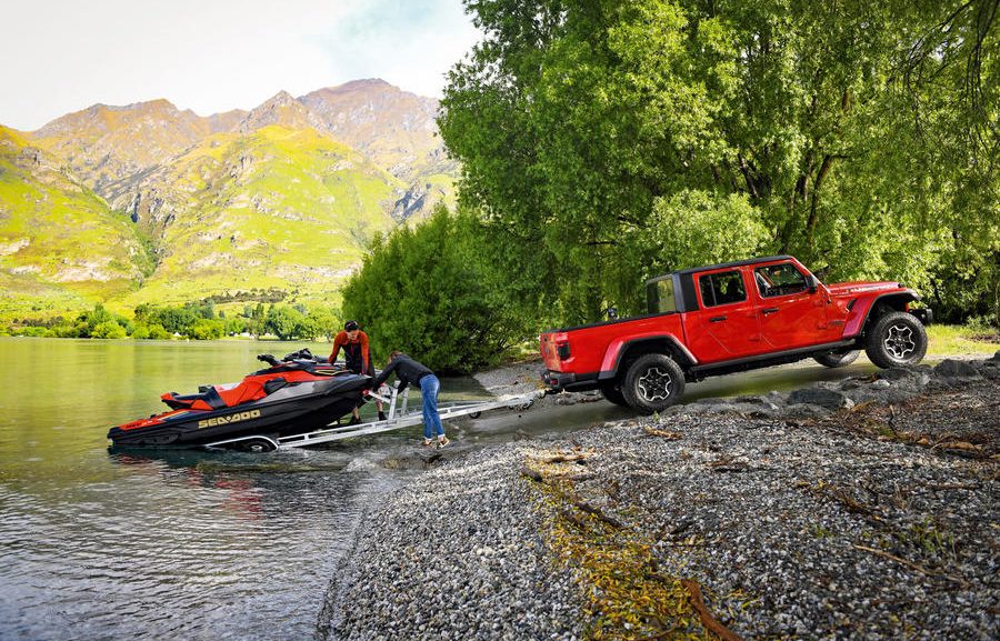 Moving (on) mountains: driving a jeep gladiator in new zealand