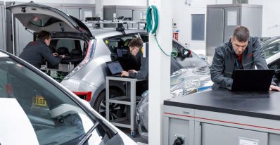 Autonomous nissan leaf: riding in britain's self driving trailblazer